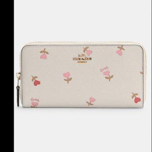 ACCORDION ZIP WALLET WITH HEART FLORAL PRINT NWT